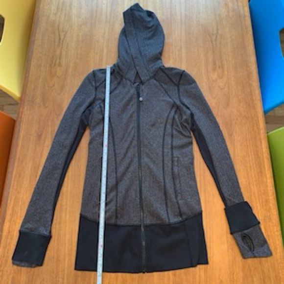 lululemon light jacket. Grey. Size 4. Measurements in photos. - Picture 3 of 8